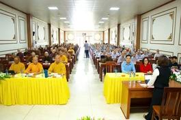 Tăng Ni trường hạ Trung tâm Phật giáo Hùng Vương lắng nghe phổ biến về Luật Tín ngưỡng, tôn giáo