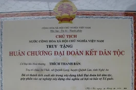 Chuyện nhà sư xứ Nghệ trồng rau dền đỏ để nhuộm cờ Đảng