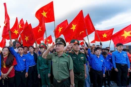 Trang nghiêm Lễ chào cờ trên non thiêng Yên Tử