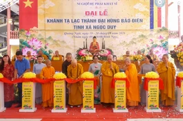 Cắt băng khánh thành ngôi chánh điện tịnh xá Ngọc Duy