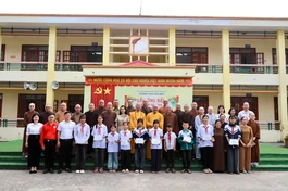 Phân ban Phật tử Dân tộc Trung ương trao học bổng đến các em học sinh đồng bào dân tộc thiểu số có hoàn cảnh khó khăn tại xã Yên Trạch, tỉnh Thái Nguyên