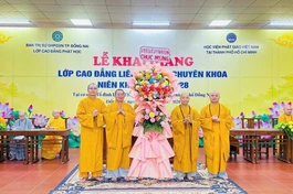 Học viện Phật giáo VN tại TP.HCM tặng hoa chúc mừng Lễ khai giảng Lớp Cao đẳng Phật học liên thông và Cao đẳng Phật học chuyên khoa, niên khóa 2026-2028