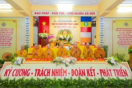 Chư tôn đức chứng minh và chủ tọa phiên trù bị chiều ngày 19-4 -ảnh: Anh Quốc