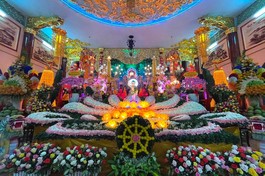 Lễ đài Phật đản tại chùa Pháp Hoa