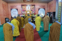 Ban Trị sự quận Tân Bình đảnh lễ Giác linh Trưởng lão HT.Thích Minh Cảnh, Nguyên Chánh Đại diện PG quận nhiệm kỳ đầu.