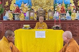 Trưởng lão Hòa thượng Thích Tịnh Hạnh, viện chủ chùa Phật Bửu chứng minh lễ tác pháp Tứ tứ của chư Tăng