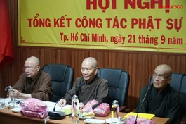 Chư tôn đức chủ tọa hội nghị 