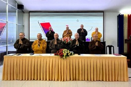 Chư tôn đức chứng minh và chủ tọa phiên họp