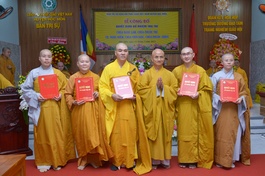Thượng tọa Thích Thiện Quý trao quyết định bổ nhiệm trụ trì các tự viện trên địa bàn H.Hóc Môn