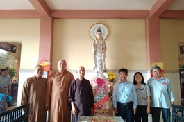 Hòa thượng Thích Thiện Lạc, Chứng minh Ban Trị sự GHPGVN H. Bình Chánh tiếp ông Nguyễn Văn Lượng, Phó Trưởng ban Tôn giáo TP cùng các thành viên tại chùa Tam Bửu