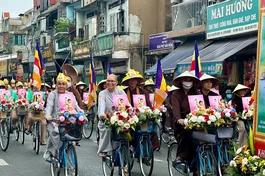 Chư Tăng Ni và Phật tử diễu hành hân hoan đón mừng ngày Phật đản