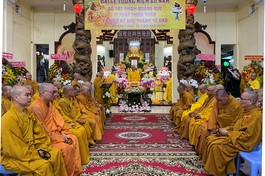 Chư tôn đức quang lâm chứng minh và tham dự lễ tưởng niệm tại tổ đình Quán Thế Âm - Ảnh: Thiện Chí