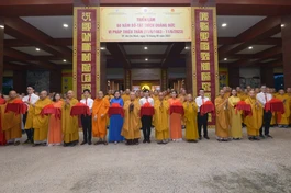 Chư tôn đức cắt băng khai mạc triển lãm về Bồ-tát Thích Quảng Đức và tư liệu báo chí năm 1963