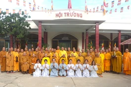 Đoàn Ban Thường trực Ban Trị sự Phật giáo TP.HCM thăm hạ trường Long Hoa cổ tự (Q.7)