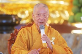 Đức Pháp chủ GHPGVN sách tấn Tăng Ni trong ngày mãn hạ tại Học viện 