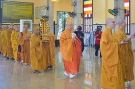 Hòa thượng sám chủ và chư tôn đức Ban Nghi lễ thỉnh linh mô triều Phật, yết tổ - Ảnh: Quảng Đạo/BGN