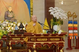 Hòa thượng Thích Lệ Trang, Trưởng ban Nghi lễ T.Ư, Trưởng ban Trị sự Phật giáo TP.HCM chủ trì phiên thảo luận xoay quanh nội dung về "Nghi lễ Phật giáo", sáng nay 3-12 - Ảnh: Bảo Toàn/BGN