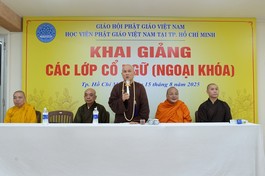 Chư tôn đức tham dự Lễ khai giảng - Ảnh: Bảo Toàn/BGN