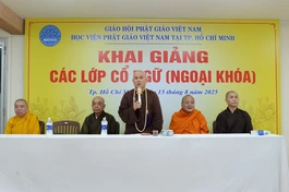 Chư tôn đức tham dự Lễ khai giảng - Ảnh: Bảo Toàn/BGN