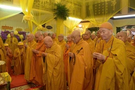 Chư tôn Trưởng lão Hội đồng Chứng minh, Hội đồng Trị sự tiễn biệt Trưởng lão Hòa thượng Thích Như Tín - vị pháp lữ nhiều năm cùng chung lo Phật sự - Ảnh: Bảo Toàn/BGN