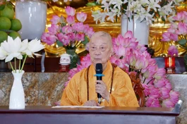 Đức Pháp chủ GHPGVN - Đại lão Hòa thượng Thích Trí Quảng giáo giới chư hành giả an cư tại hạ trường Cơ sở II - Học viện Phật giáo VN tại TP.HCM (xã Bình Lợi) - Ảnh: Bảo Toàn/BGN