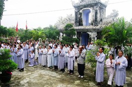 Đi chùa giúp tâm an tịnh - Ảnh minh họa