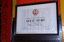 Bằng công nhận di tích lịch sử - văn hóa chùa Giác Viên - Ảnh: Bảo Toàn