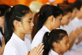 Nương tựa Phật bảo là có niềm tin thanh tịnh đối với Đức Phật, hết lòng tôn kính, thường tưởng niệm, chiêm ngưỡng, lễ bái... 