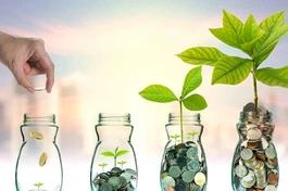 Nếu coi tiền như sữa mẹ thì mặc dù chúng ta làm việc với tiền nhưng chúng ta vẫn có thể giữ gìn được phẩm giá và đạo đức của mình...