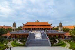 Chánh điện tu viện Vĩnh Nghiêm (Q.12) - Ảnh: Phùng Anh Quốc 