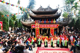 Khai hội chùa Hương