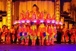 Múa cung đình Huế & cồng chiêng Tây Nguyên "trình làng" tại Hội nghị Sakyadhita lần thứ 11