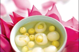 Chè hạt sen bọc nhãn lồng
