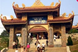 Du xuân lên đỉnh Tây Thiên