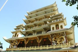 Vãn cảnh chùa có chánh điện cao nhất VN