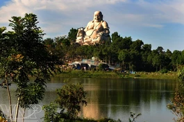 Nên thơ núi Cấm
