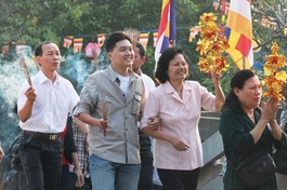 Người Sài Gòn đi lễ chùa ngày đầu năm mới