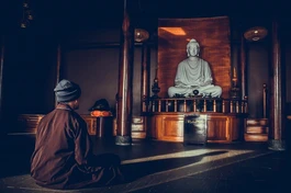 Cửa thiền nghiêm tịnh - nơi mọi người tìm tới tĩnh tâm một cách tùy duyên - Ảnh minh họa