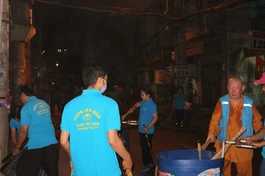 Nhà chùa, lãnh đạo TP cùng làm sạch phố phường