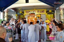 Trà-tỳ kim quan Trưởng lão Hòa thượng Thích Quảng Độ