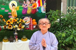  Cụ Ân tại vườn Lâm-tỳ-ni tư gia kính mừng Phật đản PL.2563 (DL.2019)