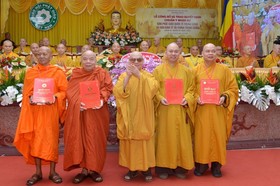 [Video] Das Zentralkomitee des Internationalen Buddhismus und das Zentralkomitee für Wirtschaft und Finanzen für die IX. Amtszeit erhalten Personalentscheidungen
