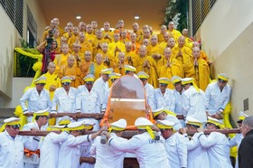 [Video] Giáo hội tổ chức Lễ truy niệm, thỉnh kim quan Hòa thượng Thích Từ Thông về chùa Thanh Sơn nhập tháp