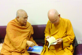 Hòa thượng Thích Giác Toàn (Trần Quê Hương) với Trưởng lão Hòa thượng Thích Từ Thông (Như Huyễn Thiền sư)