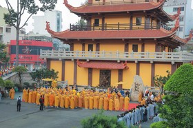 [Video] Thiêng liêng Lễ an vị vĩnh viễn xá-lợi Trái tim Bồ-tát Thích Quảng Đức vào tháp Đa Bảo