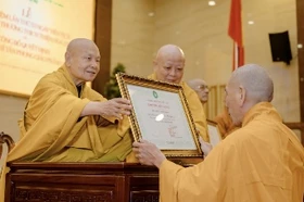 [Video] Ban Trị sự GHPGVN TP.HCM trao Giáo chỉ tấn phong giáo phẩm đến 196 vị Tăng Ni