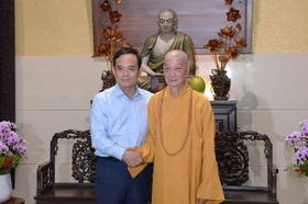 [Video] Bí thư Thành ủy TP.HCM đến chùa Huê Nghiêm chúc Tết Đại lão Hòa thượng Thích Trí Quảng