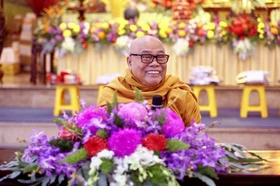 Hòa thượng Thích Giác Toàn, bút danh Trần Quê Hương, tác giả của nhiều thi tập đã được xuất bản 