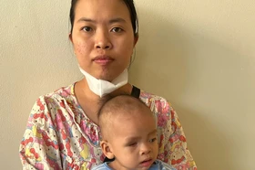 Mở rộng lòng từ: Nhà nghèo, con bị bệnh ung thư