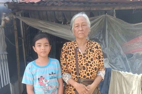 Mở rộng lòng từ: Bà ngoại nuôi hai cháu mồ côi